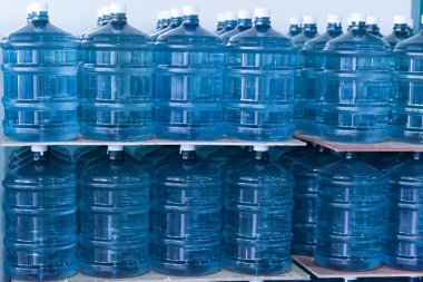 mavi duru suları galon, Overlapping arka plan