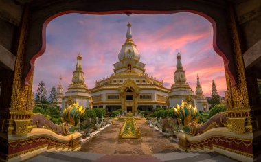 Phra Maha Chedi Chai Mongkol Roi Et Eyaleti, Tayland at