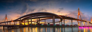 Bhumibol köprü Panorama gün batımı ile