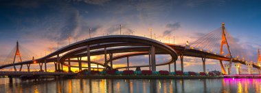 Bhumibol köprü Panorama gün batımı ile