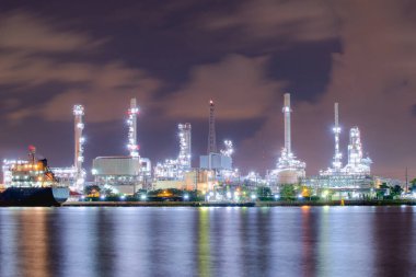 alacakaranlık sabah boyunca petrol rafineri sanayi tesisi
