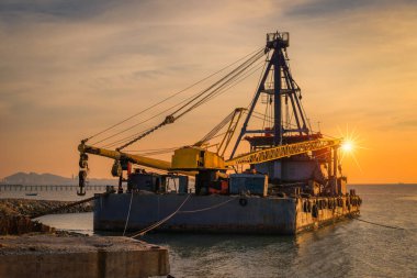 Vinç sabah kargo limanında..