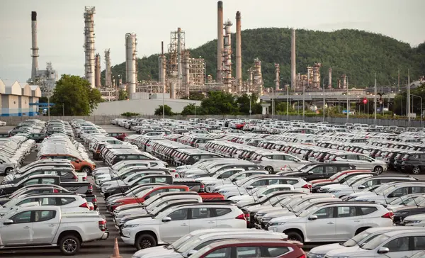 Satır için bağlantı noktası satışında yeni araba. Yeni otomobil arka plan