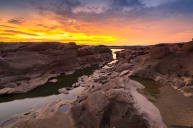 Sampanbok doğal taş Ubonratchathani Tayland Kanyon park