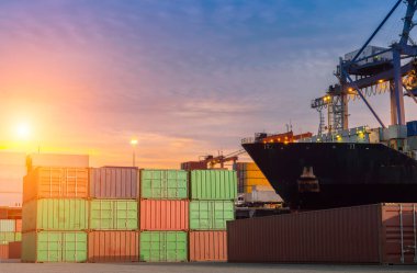 Güneş ışığı, konteyner yükleme kargo gemisi