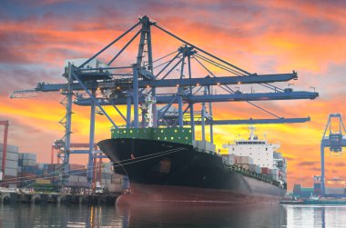 Güneş ışığı, konteyner yükleme kargo gemisi