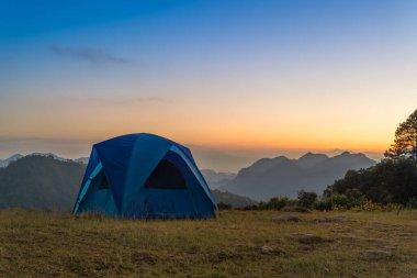 Gün batımında kamp, gün batımında çadır