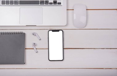 Üst görünüm ahşap ofis masası Kopya alanı