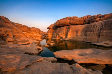 Sam Phan Bok rock canyon Khong nehir, Tayland Ubon Ratchathani yanında.