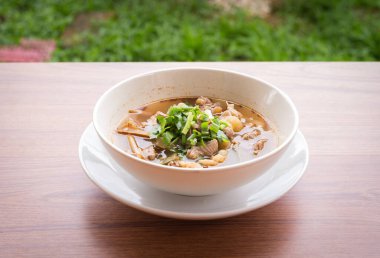 ahşap masa yikanmis