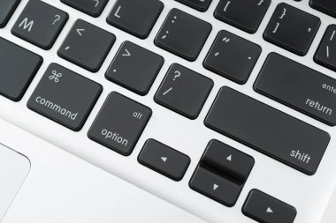 Dizüstü bilgisayar klavyesini kapat