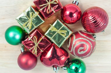 Ahşap arka plan üzerinde Noel