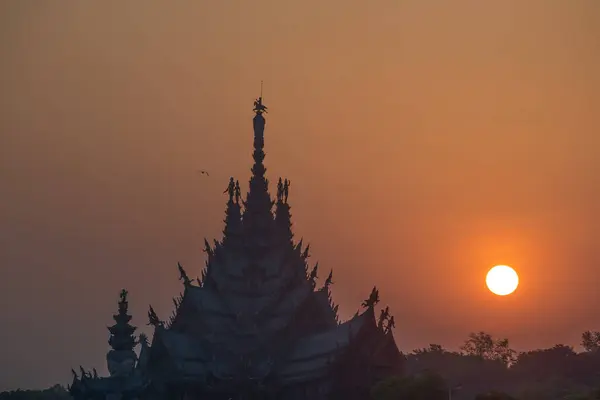 Güneş, Pattaya, Tayland için gerçek şu ki, Budist, Çin ve hindu tapınağı ahşap kutsal