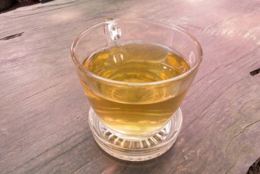 bir fincan çay ahşap üzerine