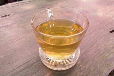 bir fincan çay ahşap üzerine