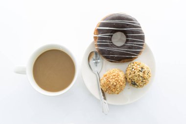 Çörek ve kahve fincanı.