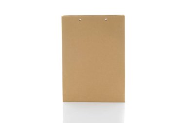 Kahverengi kese kağıdı beyaz arkaplanda izole edilmiş