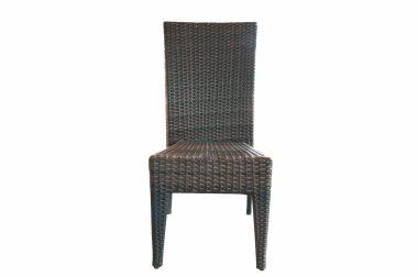 Hasır sandalye beyaz arkaplanda izole edildi