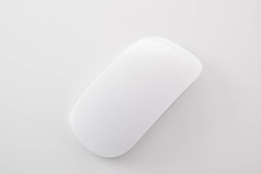 Bilgisayar fare beyaz bir arka plan üzerinde yakın çekim