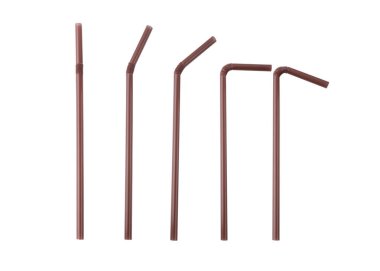 Kahverengi plastik pipet beyaz arkaplanda izole edildi