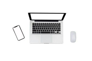 Dizüstü bilgisayar, beyaz arka plan üzerinde izole smartphone. Modern dijital cihazlar ve gadget'lar.