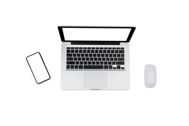 Dizüstü bilgisayar, beyaz arka plan üzerinde izole smartphone. Modern dijital cihazlar ve gadget'lar.