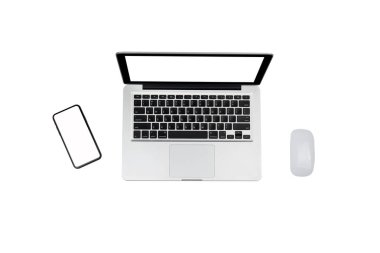 Dizüstü bilgisayar, beyaz arka plan üzerinde izole smartphone. Modern dijital cihazlar ve gadget'lar.