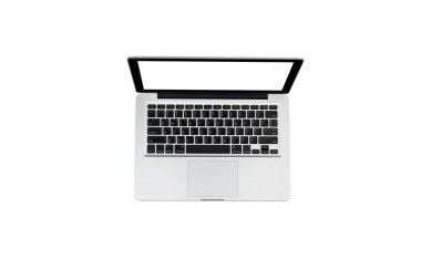 Eski ahşap masadaki izole ekran bilgisayarını aç.