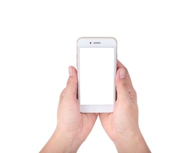 İzole arka planda beyaz ekranlı siyah cep telefonu tutan kadın el.