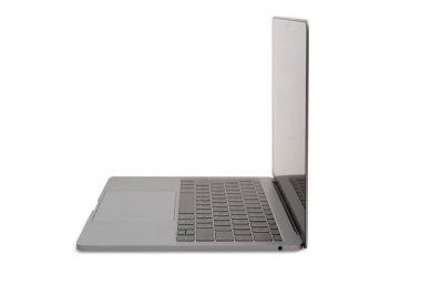 Dizüstü bilgisayar beyaz arkaplanda izole edildi.