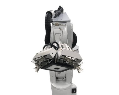 Beyaz arka planda robotik kol. Mekanik el. Endüstriyel robot manipülatörü. Modern endüstriyel teknoloji.