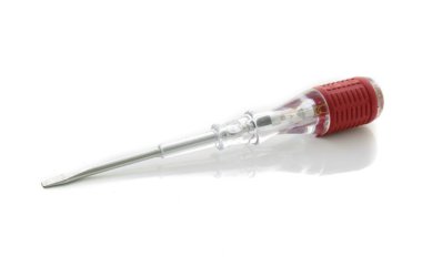 Elektrik test tornavidayı beyaz arkaplanda izole edildi