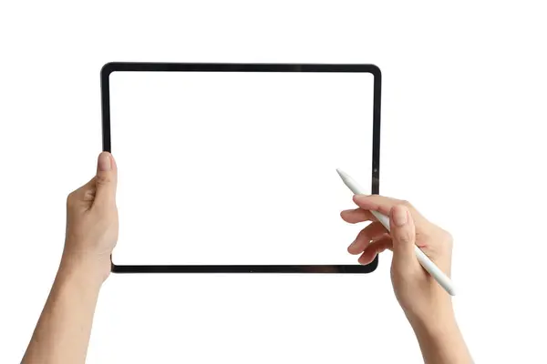 Tablet ve kalem tutan biri. Tablet boş ve kalem onların elinde.