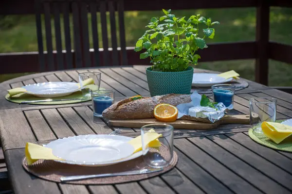 Yaz Açık Hava Yemeği, Güneşli Gün.