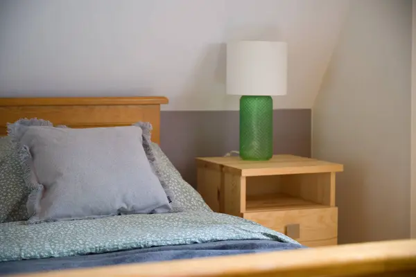 Yatak odası, yatak odası ve komodiniyle ilgili detaylar