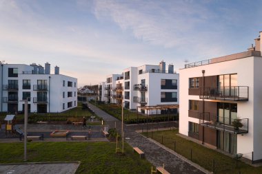 Paylaşılan Açık Alan ile Modern Apartman Kompleksi