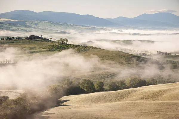 Toskana 'da Sisli Manzara, Gündoğumunda İtalya