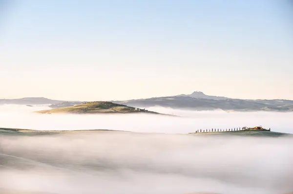 İtalya, Toskana 'daki Tepeler ve Sisli Vadi