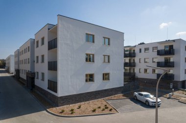 Otoparklı Modern Beyaz Daire Binaları