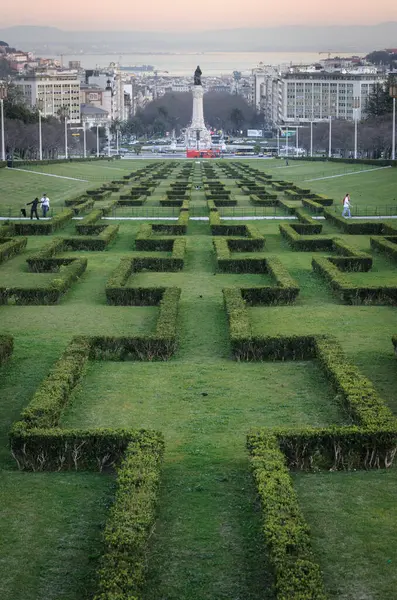 Geometric Hedges ve City Skyline in the Background - Parque Eduardo VII, Lizbon Portugal.