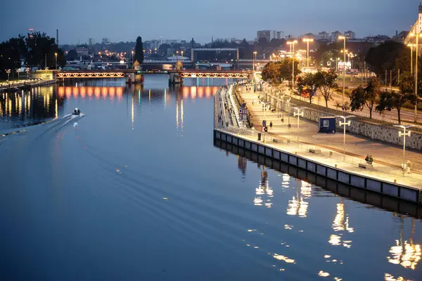 Szczecin Riverfront Gece Teknesiyle