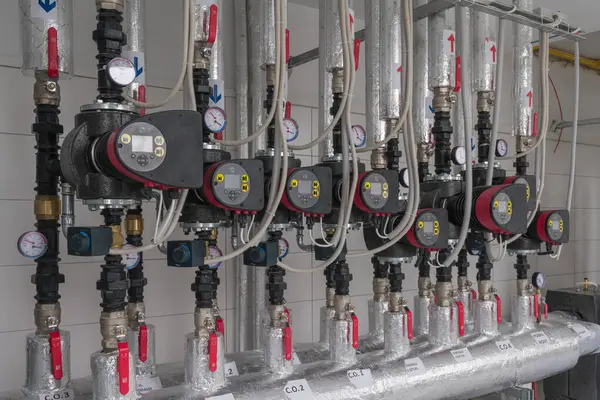 Borular, Pompalar ve Göstergelerle Isıtma Sistemi 'nin Kapanışı