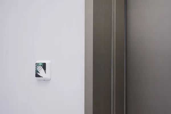 Modern dokunulmaz otomatik kapı açıcılar ve kapı detayları