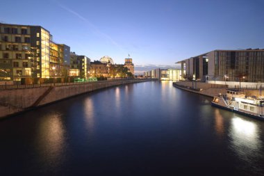 Berlin Riverfront ile Reichstag ve Modern Mimarlık Gecesi