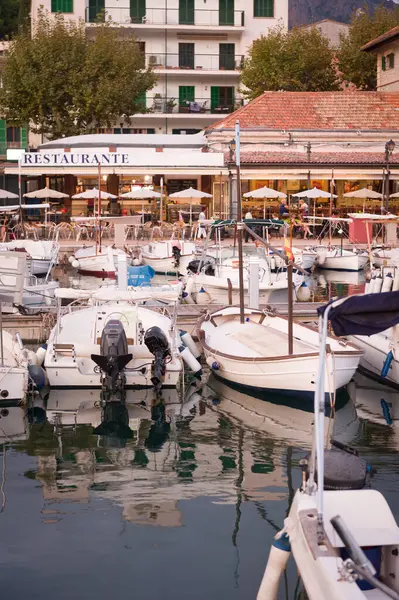 Tekne ve Rıhtım Restoranı ile Limanda