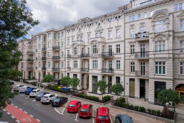 Süslü Yüzlü Tarihi Apartman Binaları