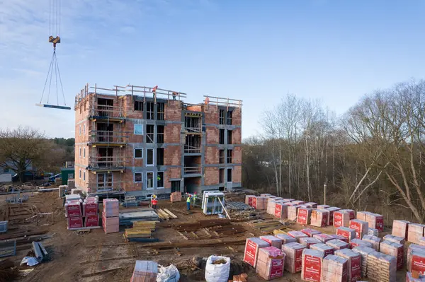 Crane ve Brickwork ile İnşaat Alanı