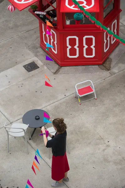 Portekiz 'de İnsan ve Dekorasyonlarla Açık Oturma