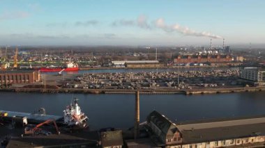 Gemiler ve Rıhtım Altyapısı Endüstriyel Liman Havadan Görünümü