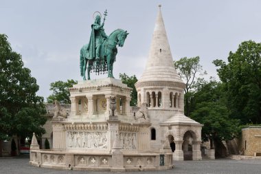 Macaristan 'ın Budapeşte kentindeki Balıkçı Kalesi' nde heykel